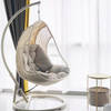 Chaise pivotante en rotin de loisirs en forme d'œuf, patio de jardin ext&eacute;rieur