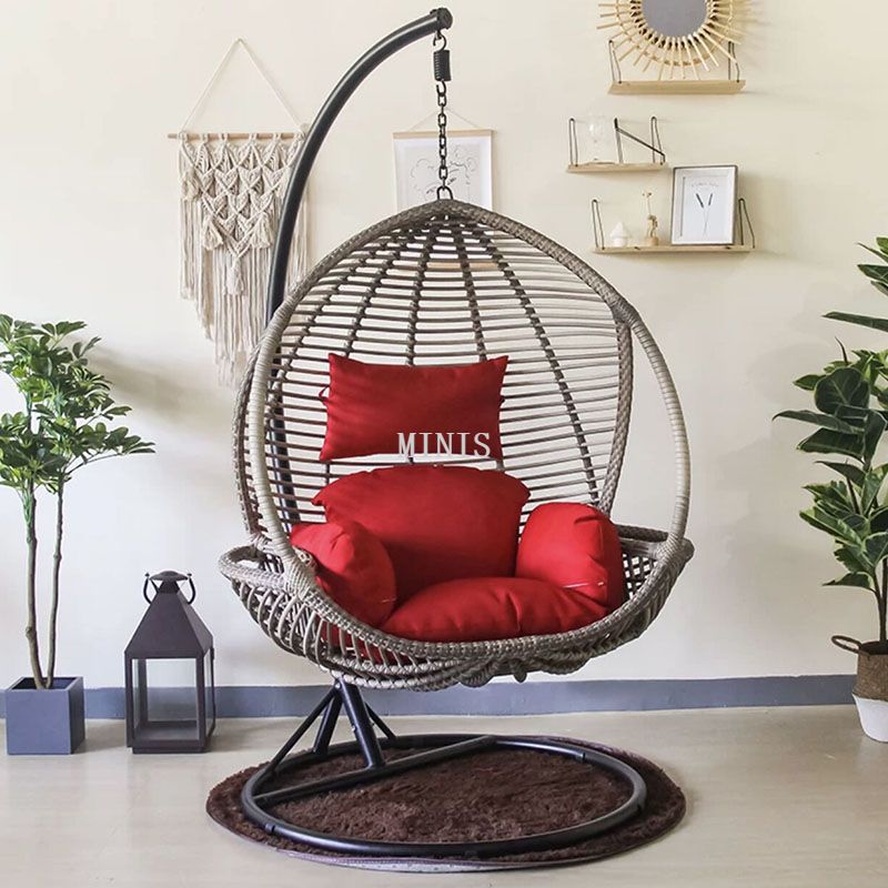 Chaise pivotante en rotin de loisirs en forme d'œuf, patio de jardin ext&eacute;rieur