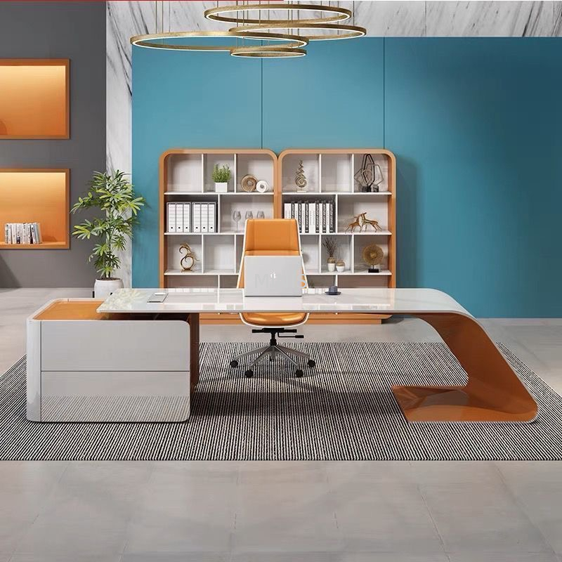Escritorio de oficina ejecutivo creativo relacionado con el trabajo naranja blanco