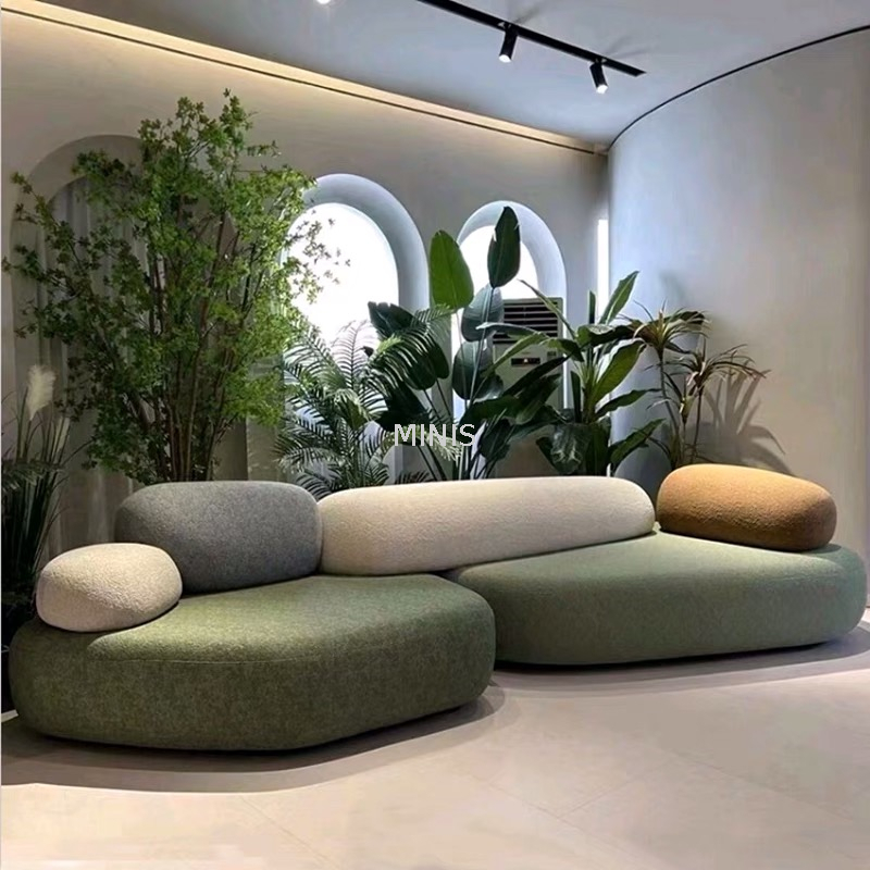 Sof&aacute; c&oacute;modo y asequible en forma de roca para sala de estar interior 