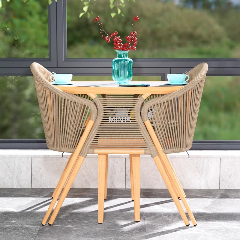 Mesa de comedor para balc&oacute;n y sillas ocultas que ahorran espacio