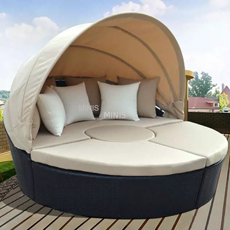 Lit rond en rotin relaxant pour jardin ext&eacute;rieur avec ombre